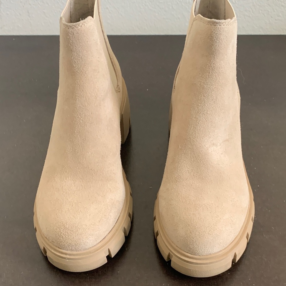 Steve Madden Lug Sole Beige/ Cream Chelsea Suede Ankle Boots. - Picture 3 of 8